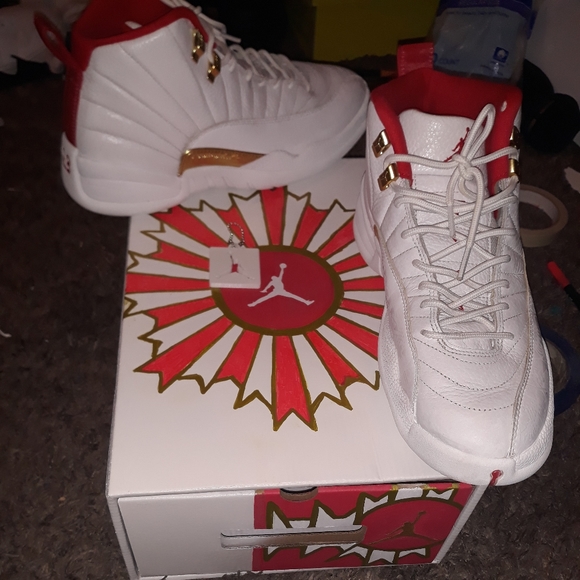 Jordan Retro 12 fiba sz 9.5 like new - Picture 1 of 11